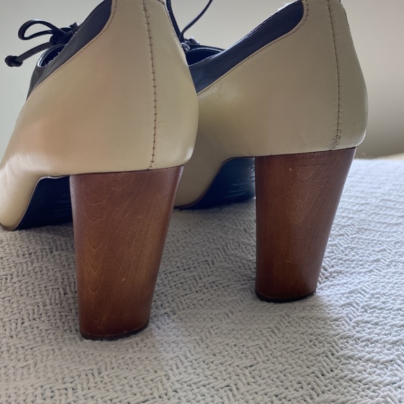 EQ-IQ Vintage Style Heels-size 7 - Picture 4 of 5